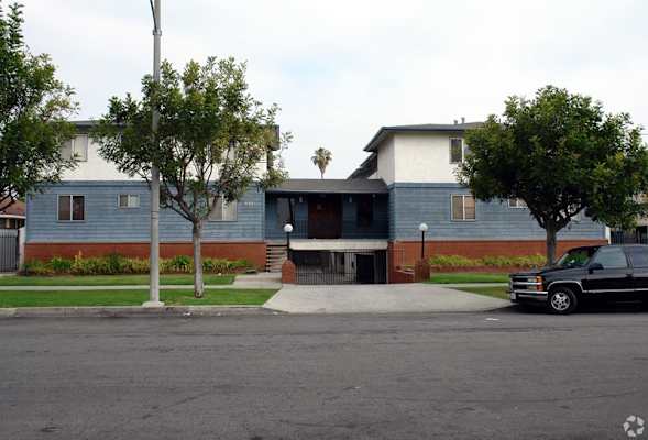 Stepney Apts property